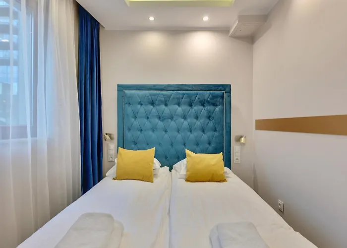 Flatbook Apartments Waterlane Island Spa With Riverview