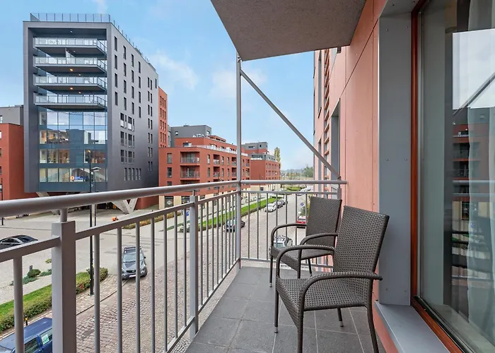 Flatbook Apartments Waterlane Island Spa With Riverview